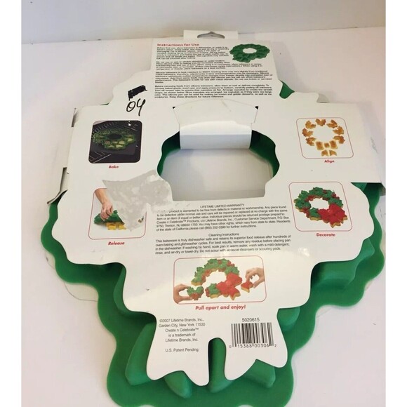 Create n Celebrate with Cupcakes Wreath Pull-a-Part Cupcake Mold Christmas  NEW! - Picture 14 of 14